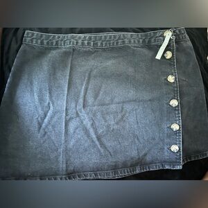 ASOS faded black denim mini skirt size us 18/ uk 22 NEW W/ TAGS